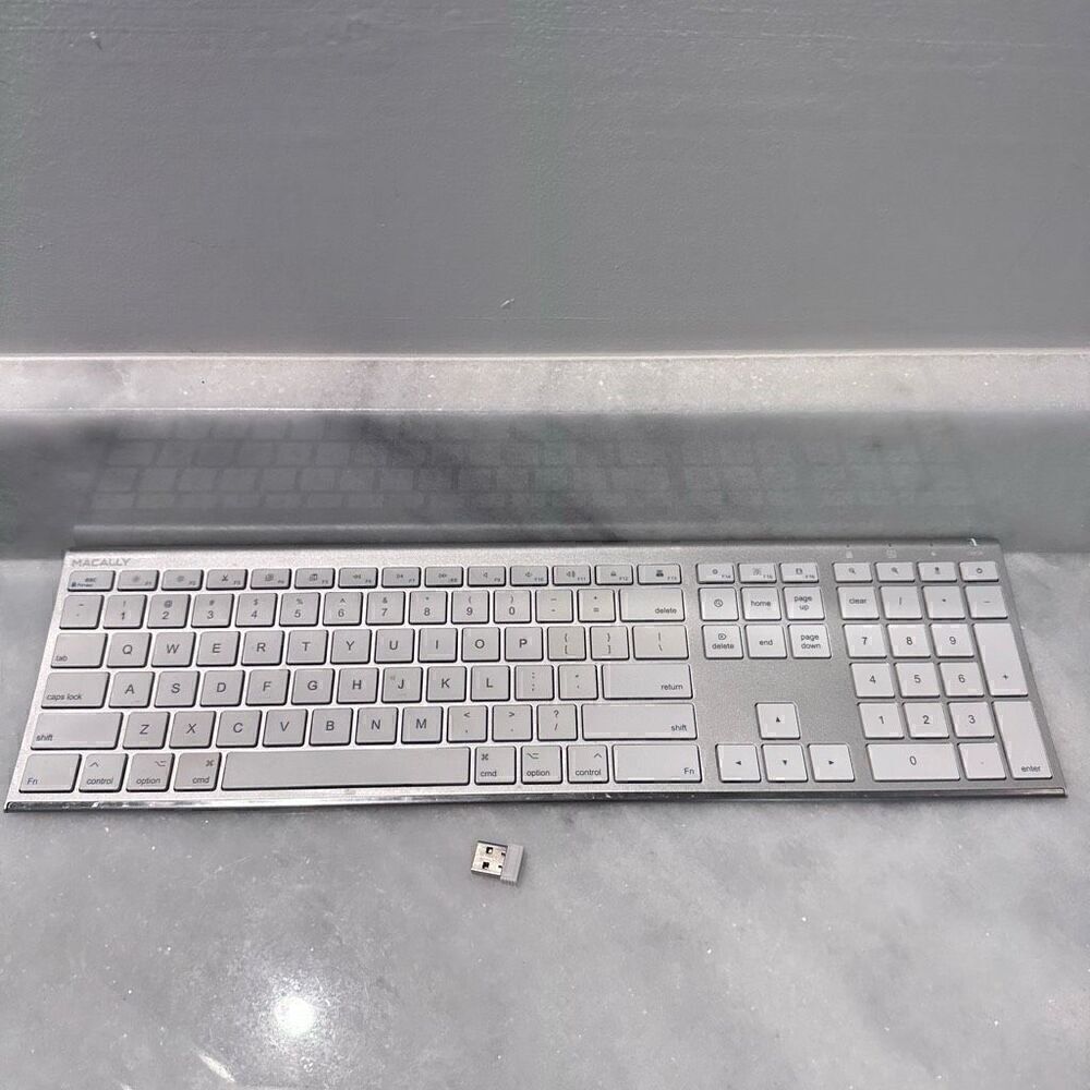 Macally USB Slim Desktop Laptop Keyboard Metallic White